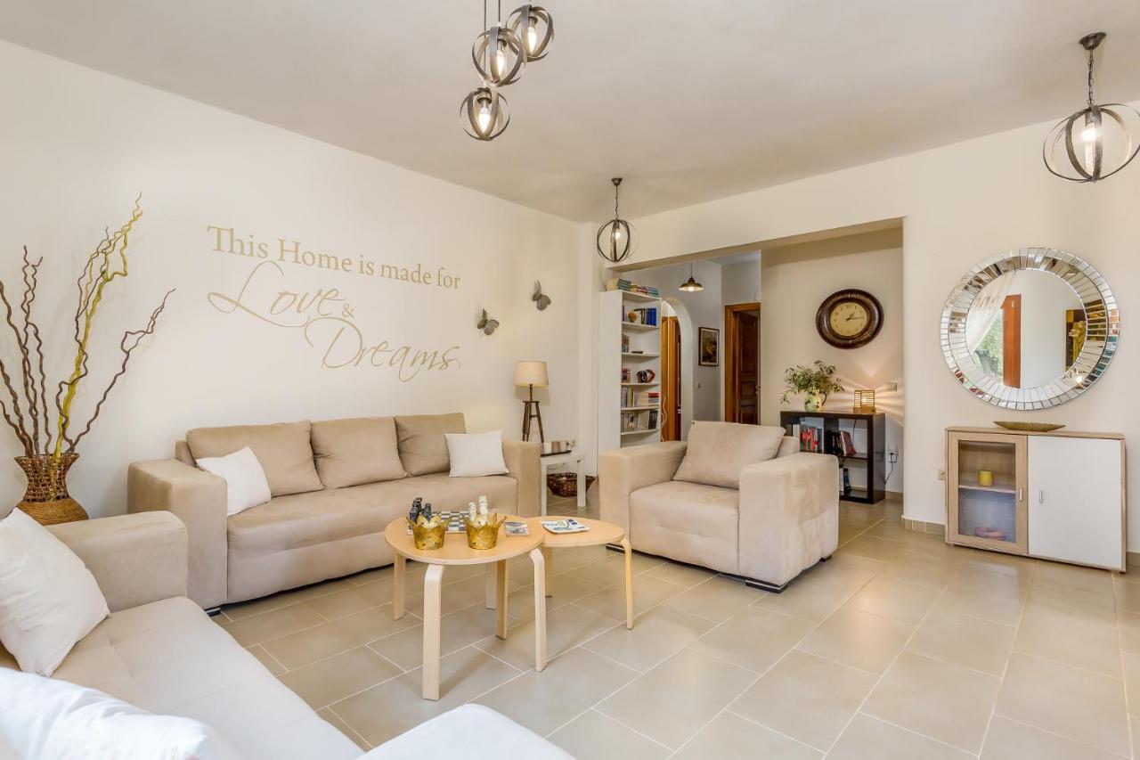 Olive Grove Apartment สโกเปลอสทาวน์ ภายนอก รูปภาพ
