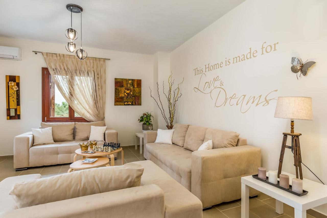 Olive Grove Apartment สโกเปลอสทาวน์ ภายนอก รูปภาพ